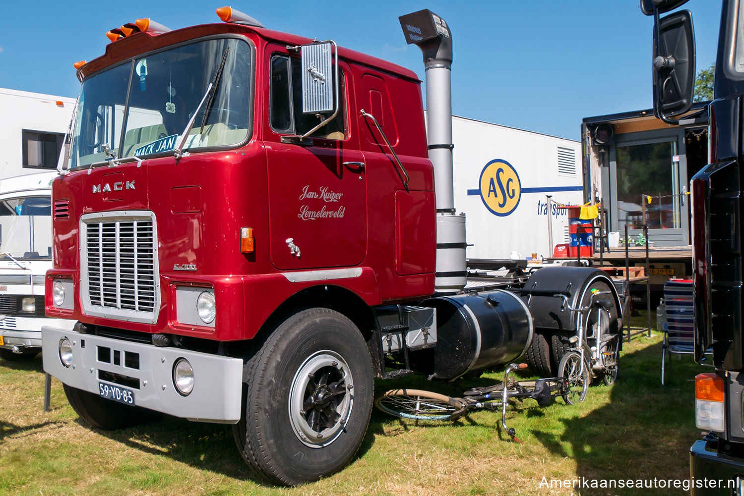 Vrachtwagens Mack F Series uit 1977